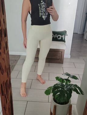 Fabletics High-Waist Leggings in Pale Yellow with Side Pockets